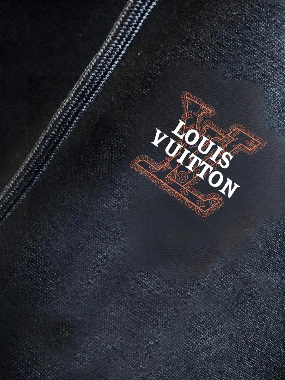 🅿️420 [LV Louis Vuitton] (Fat Man Gospel) hot-selling suit is coming. Focus on the original version of the official website. 2025 new hot-selling cardigan sweater suit. The original order is the best. 🇭🇰The meticulous work of top designers is dedicated to a fitting and perfect upper body effect. All-natural high-quality Roman cotton 100%, close-fitting comfort, noble and elegant! Original hardware embodies elegance and nobility! Counter size: M-5XL (maximum wear up to 220 pounds)